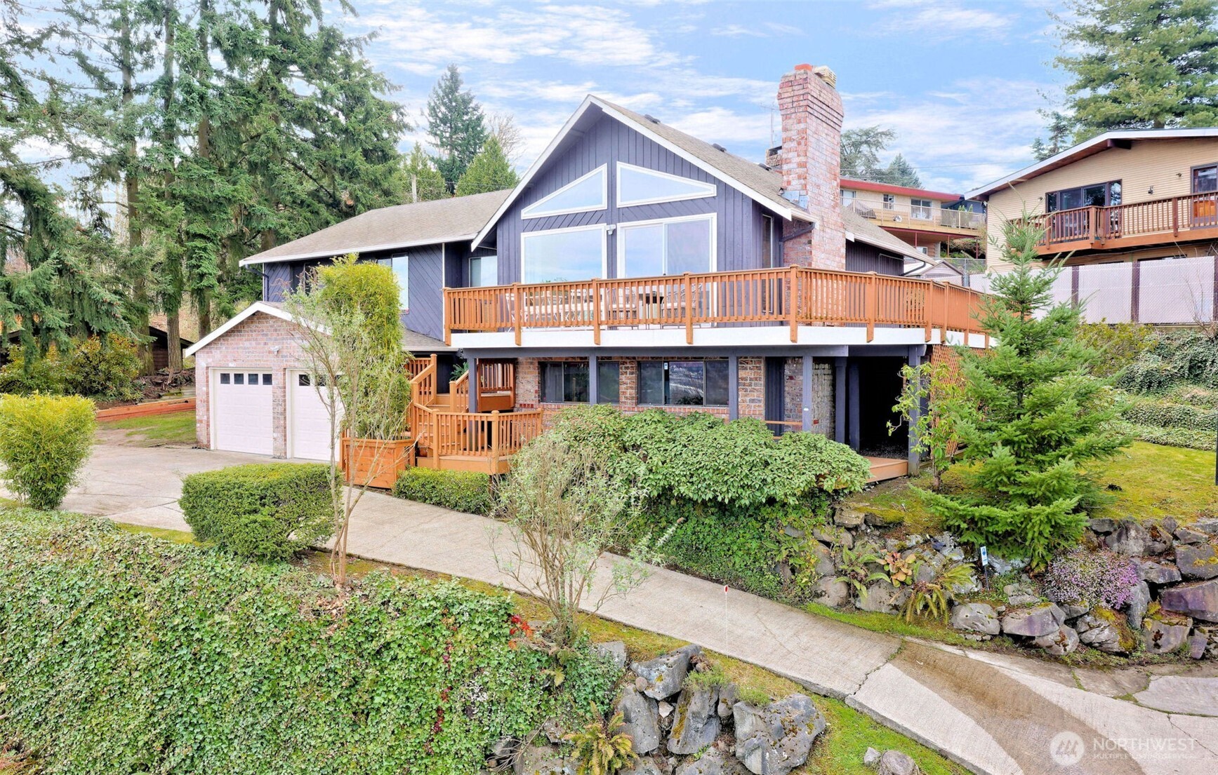 Renton, Washington 98057, United States, 4 Bedrooms Bedrooms, ,3 BathroomsBathrooms,Residential,Pending,99214