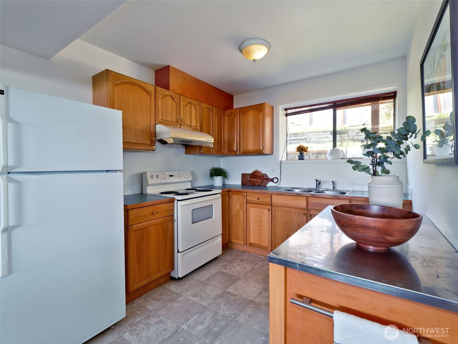 Renton, Washington 98057, United States, 4 Bedrooms Bedrooms, ,3 BathroomsBathrooms,Residential,Pending,99214