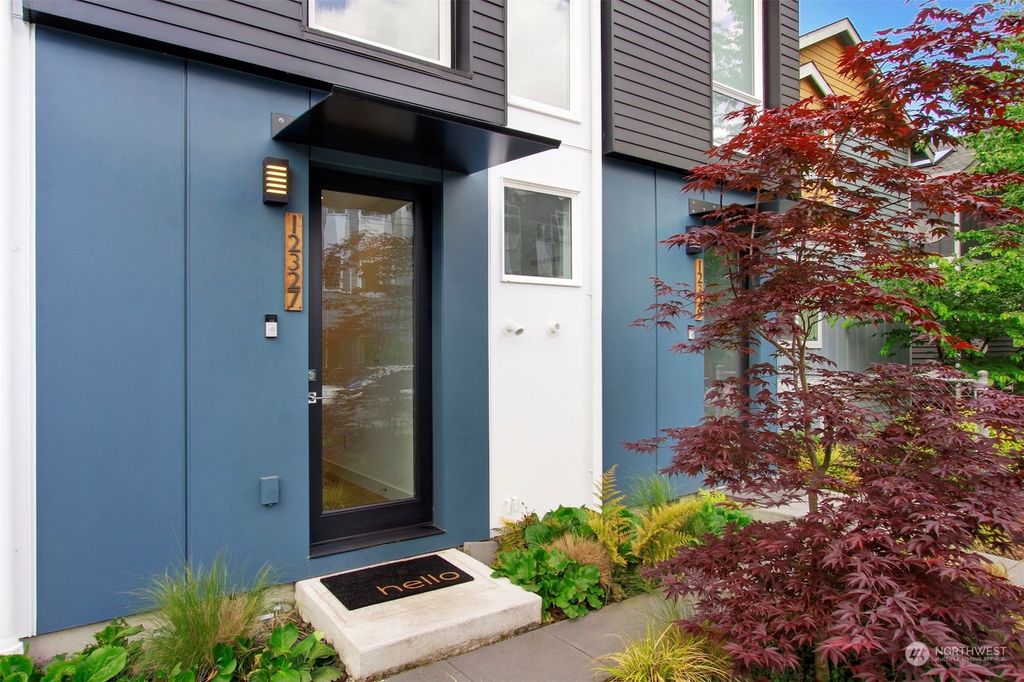 Photo of 12327 14th Avenue NE, Seattle, WA 98125 (MLS # 2259313)