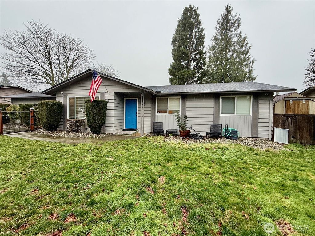 Photo of 6208 Sycamore Place, Everett, WA 98203 (MLS # 2460492)