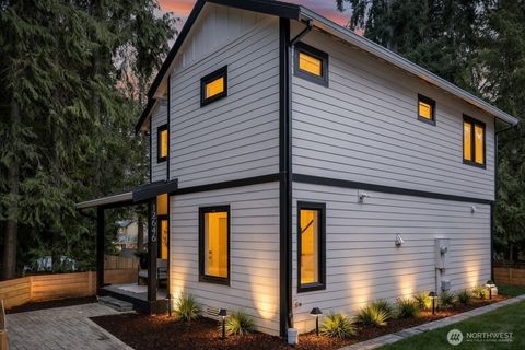 Photo of 12646 NE 80th Street, Kirkland, WA 98033 (MLS # 2509781)