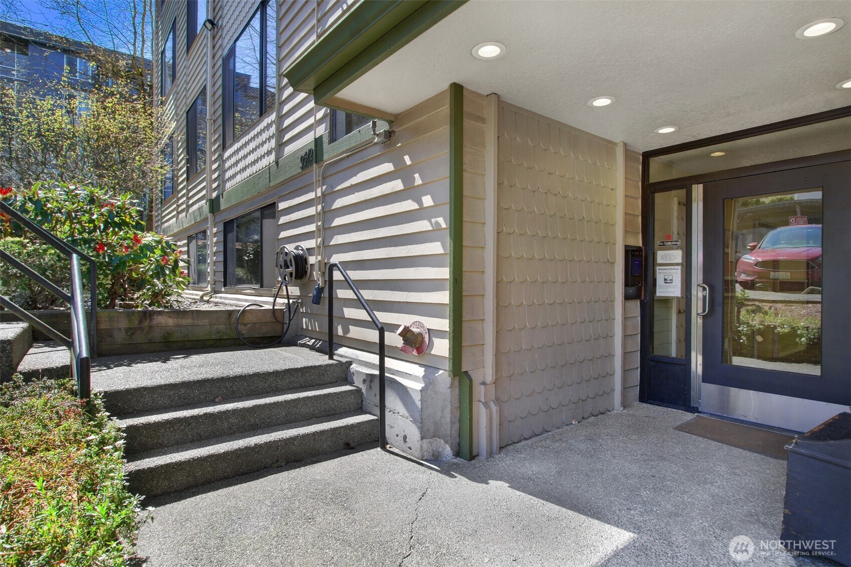 9512 1st Avenue NE 402