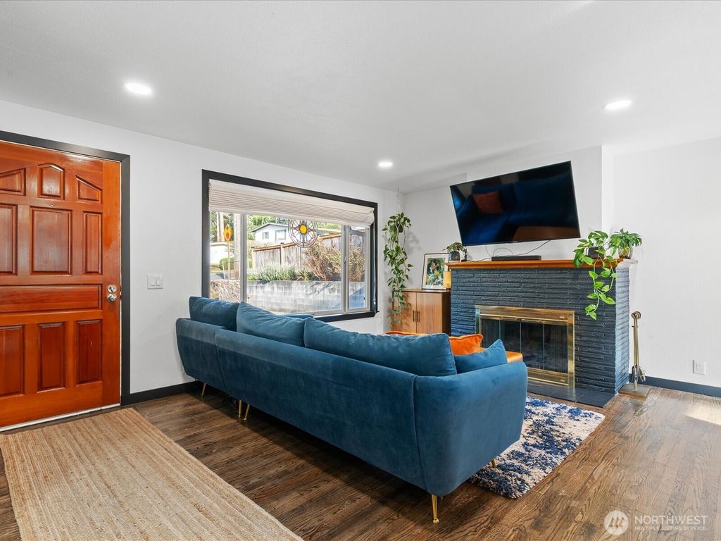 Photo of 16430 14th Avenue SW, Burien, WA 98166 (MLS # 2344330)