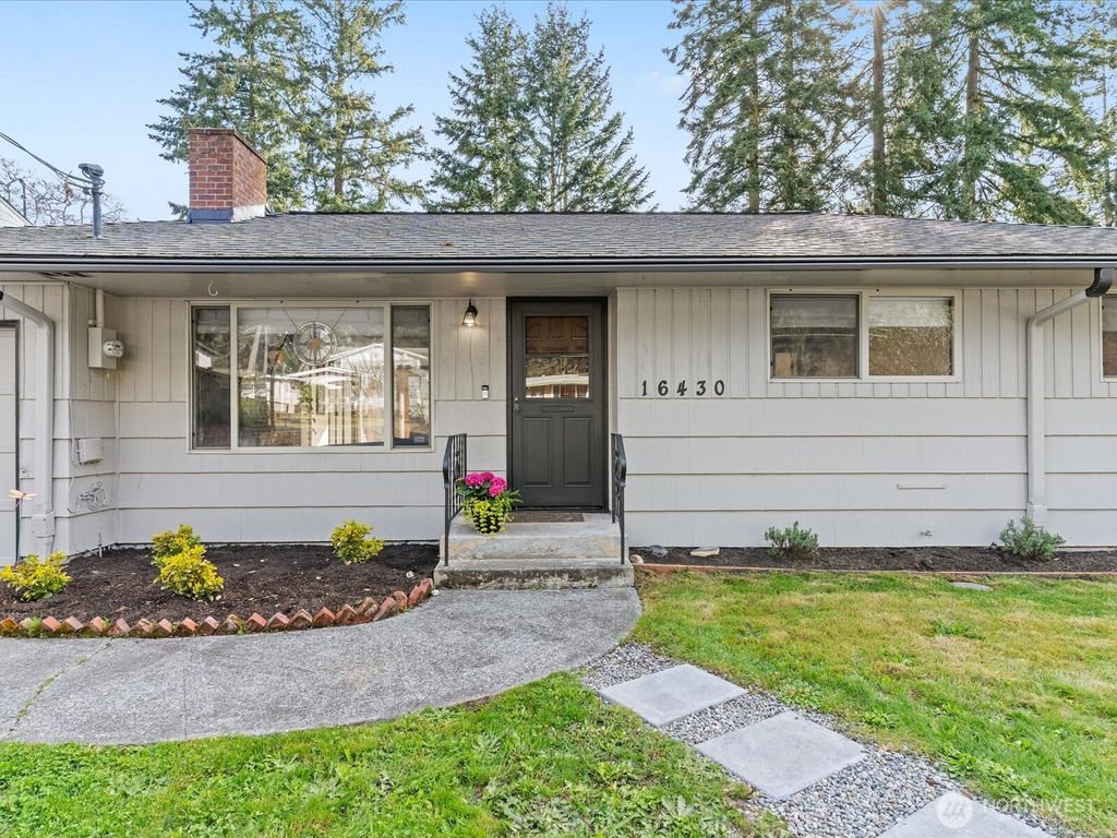 Photo of 16430 14th Avenue SW, Burien, WA 98166 (MLS # 2344330)