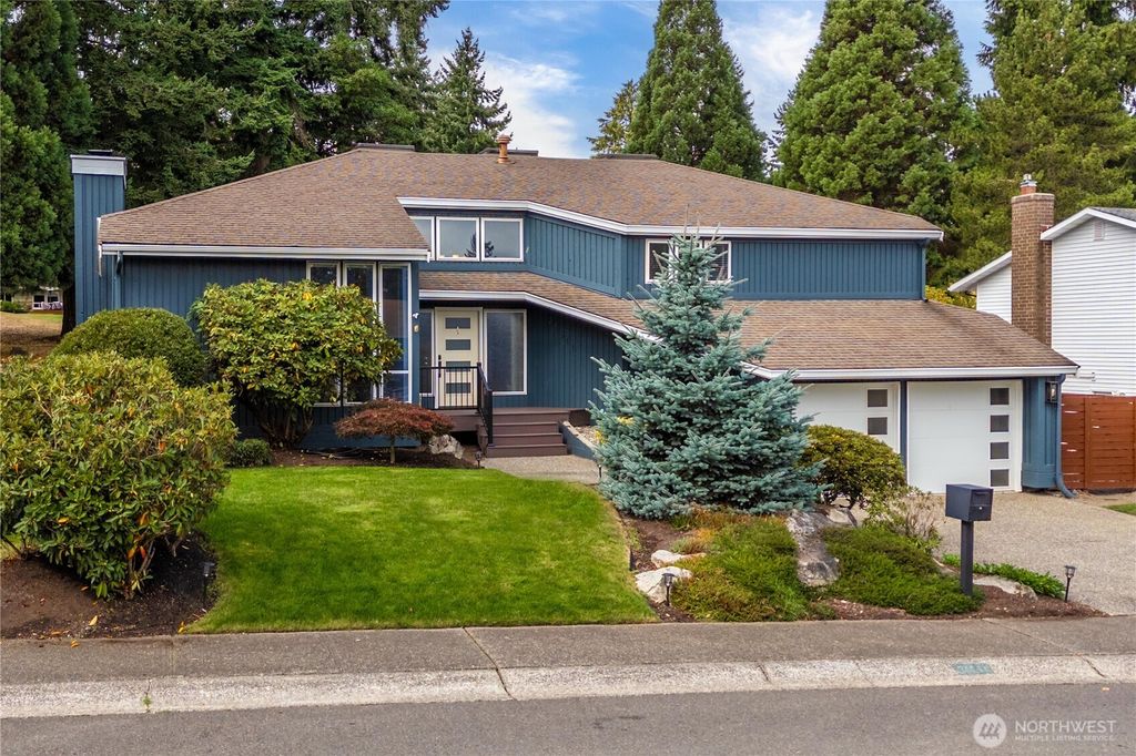 Photo of 31611 37th Avenue SW, Federal Way, WA 98023 (MLS # 2438128)
