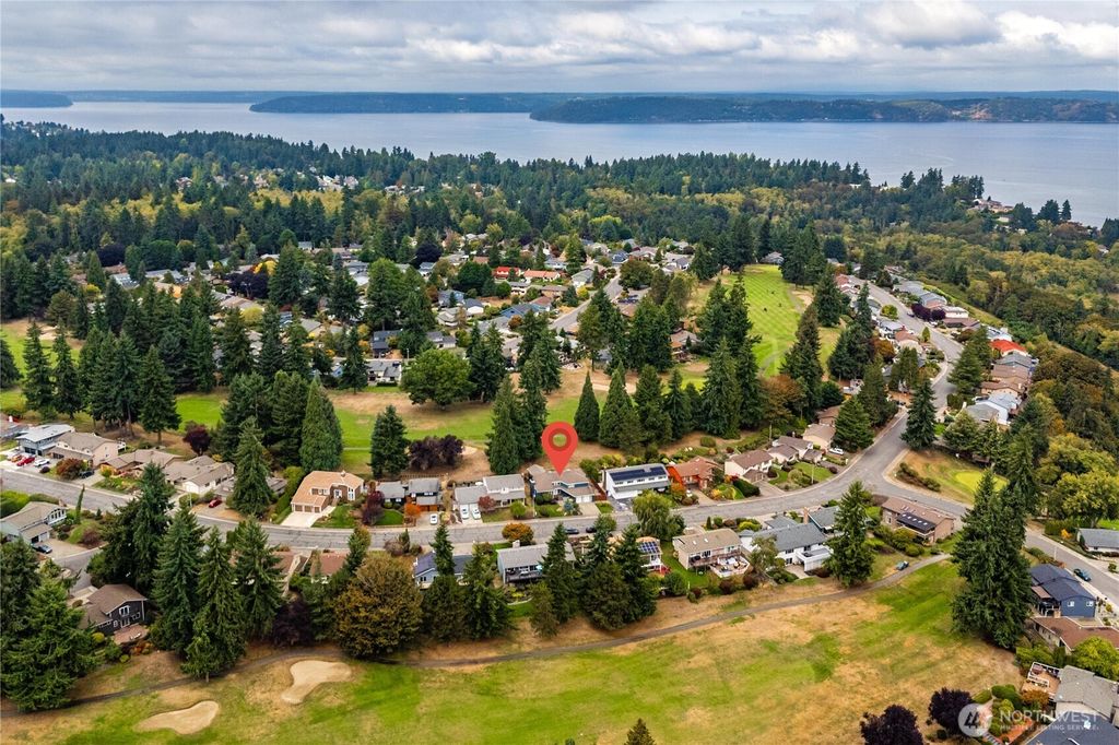 Photo of 31611 37th Avenue SW, Federal Way, WA 98023 (MLS # 2438128)