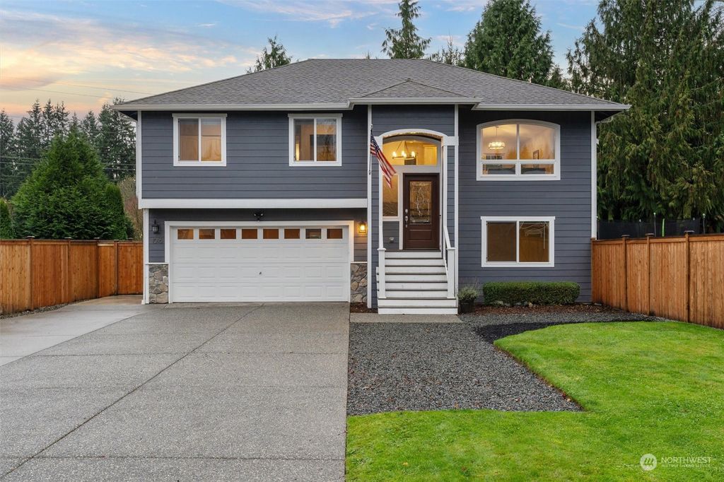 Photo of 1016 Grant Pl Pl, Snohomish, WA 98290 (MLS # 2310953)