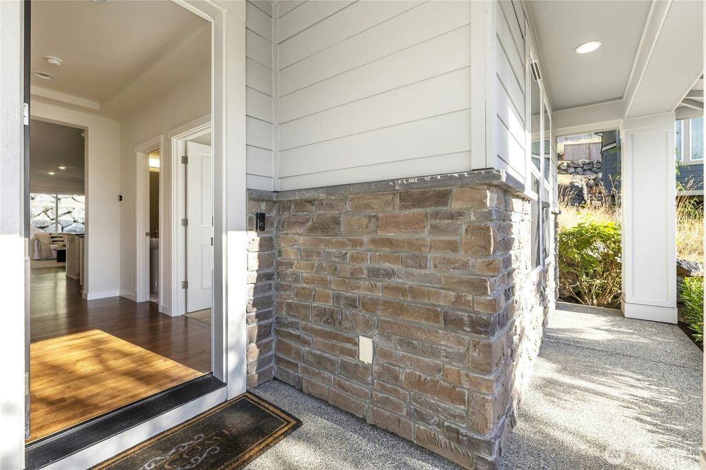 Photo of 4996 233rd Avenue SE, Issaquah, WA 98029 (MLS # 2418008)