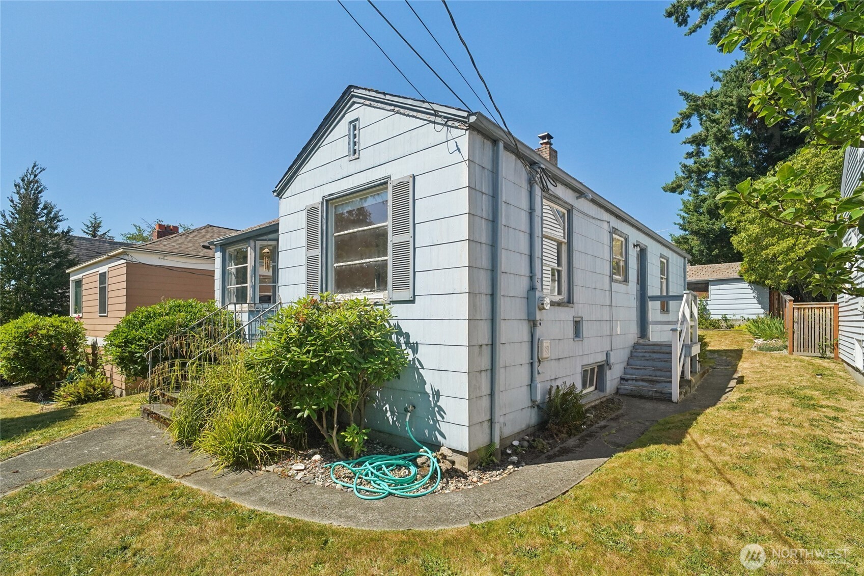 5037 36th Avenue NE