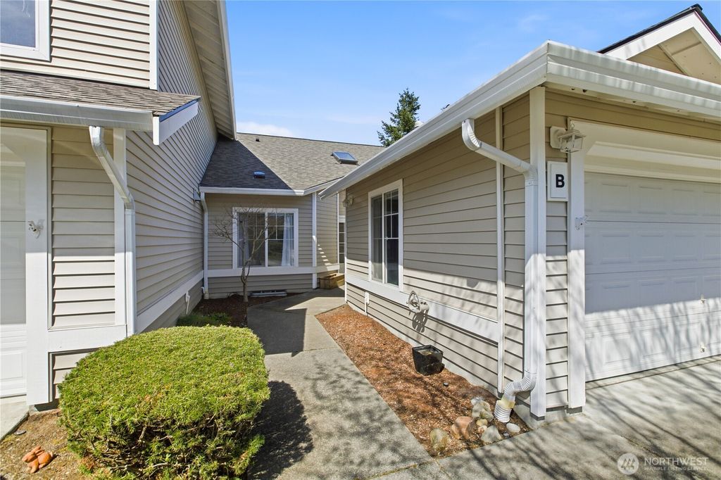 Photo of 1419 60th Street SE #B, Auburn, WA 98092 (MLS # 2504176)