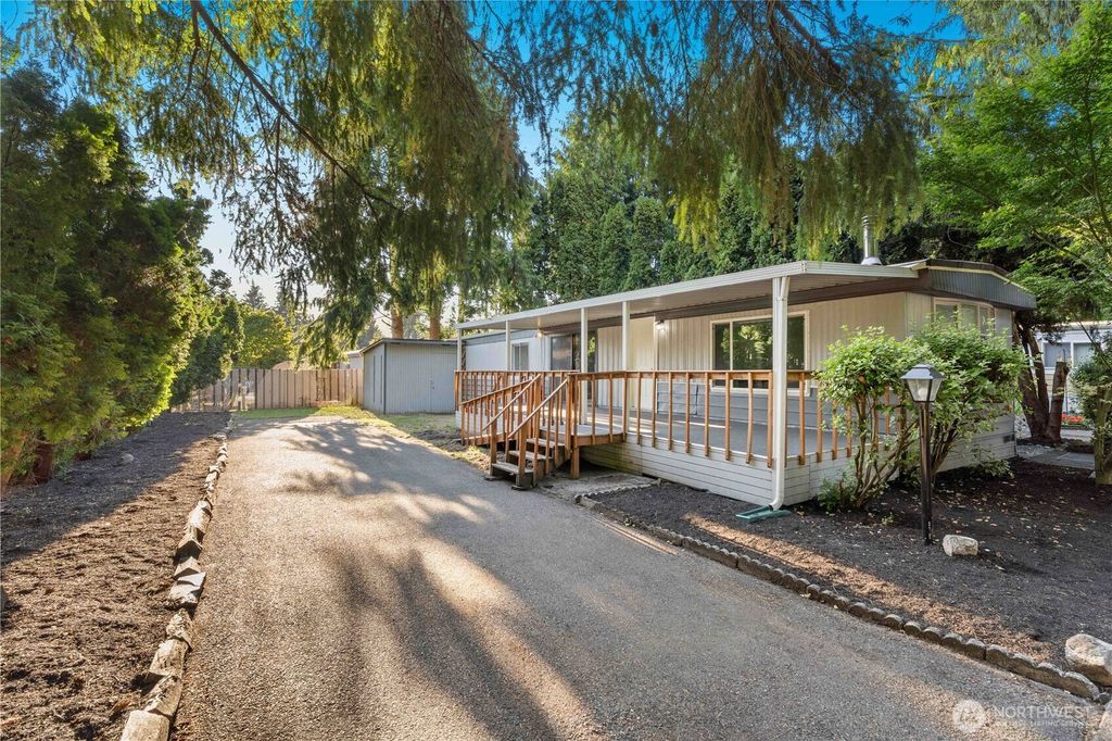 Photo of 800 29TH Street SE #G-12, Auburn, WA 98002 (MLS # 2421045)