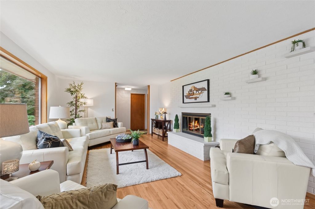 Photo of 16800 4th Avenue S, Burien, WA 98148 (MLS # 2421857)