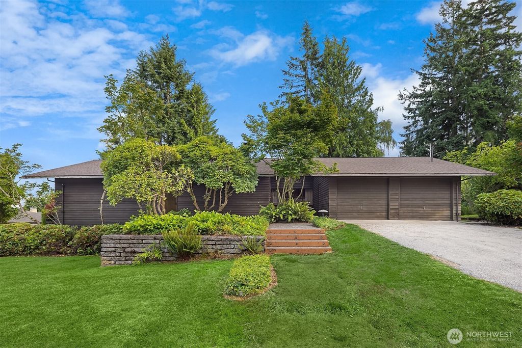 Photo of 6006 92nd Avenue SE, Mercer Island, WA 98040 (MLS # 2396918)