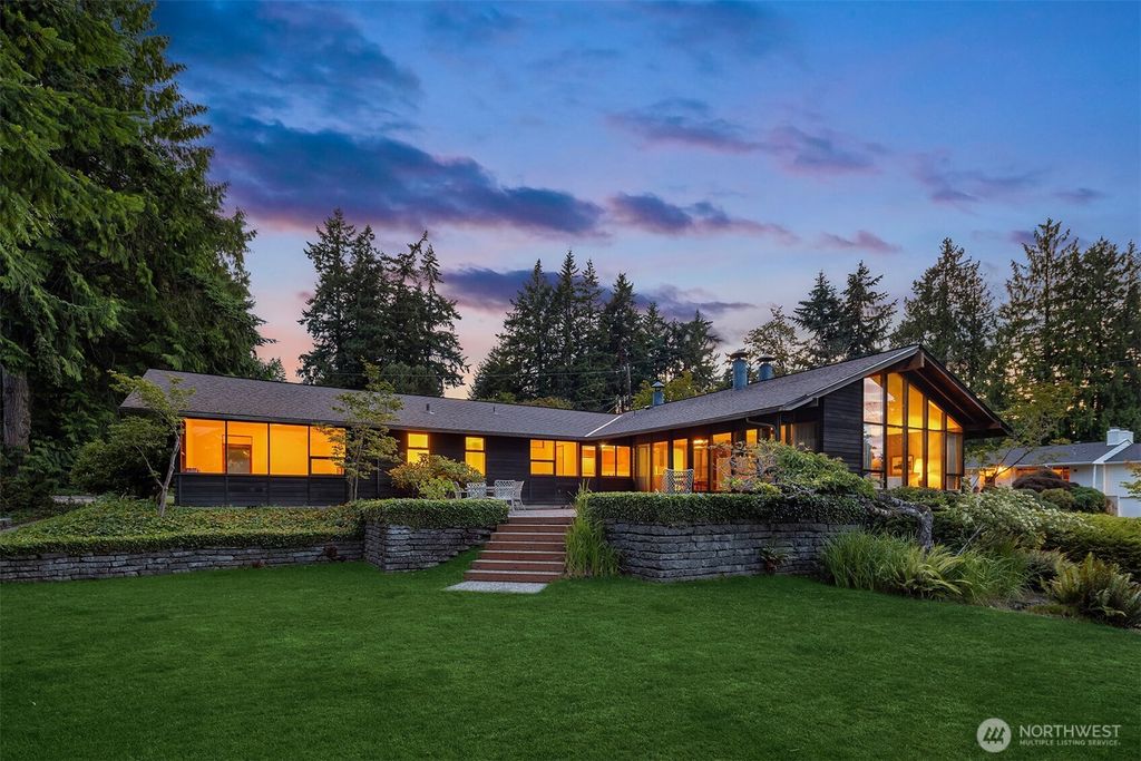 Photo of 6006 92nd Avenue SE, Mercer Island, WA 98040 (MLS # 2396918)