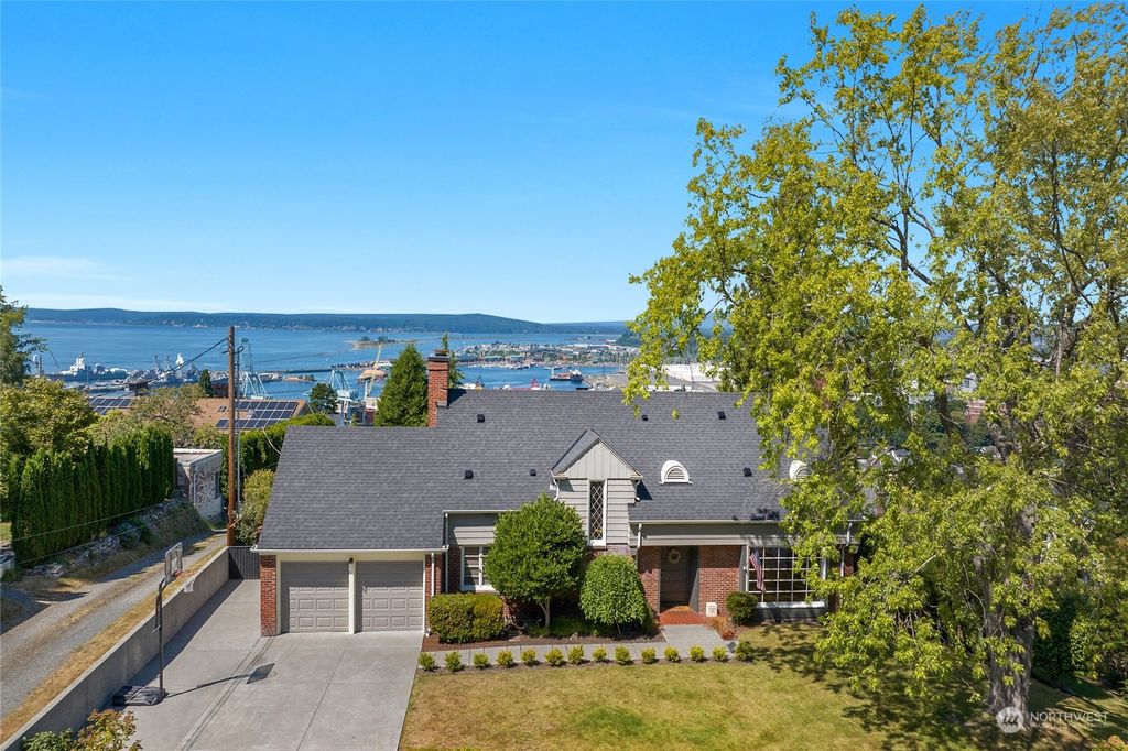 Photo of 615 35th Street, Everett, WA 98201 (MLS # 2145239)