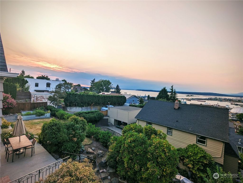 Photo of 615 35th Street, Everett, WA 98201 (MLS # 2145239)