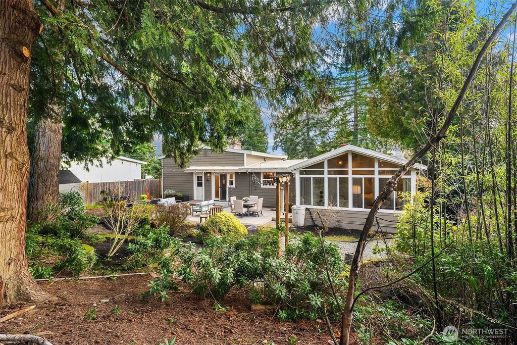 Photo of 16042 Lake Hills Boulevard, Bellevue, WA 98008 (MLS # 2497869)