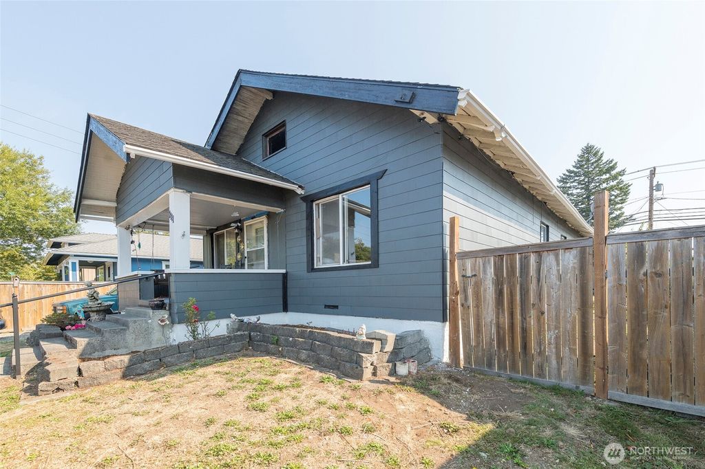 Photo of 1111 Maple Street, Everett, WA 98201 (MLS # 2428166)