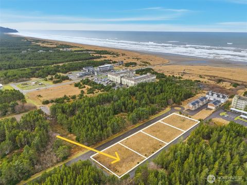 Photo of 6 7th Street SW, Long Beach, WA 98631 (MLS # 2512334)