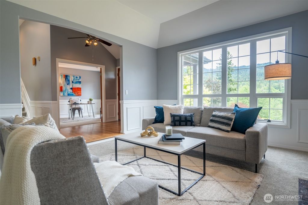 Photo of 13613 205th Court SE, Issaquah, WA 98027 (MLS # 2381324)