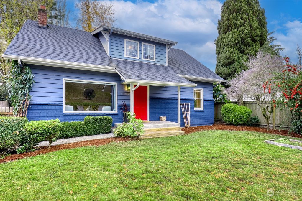 Photo of 18319 Ashworth Avenue N, Shoreline, WA 98133 (MLS # 2185743)