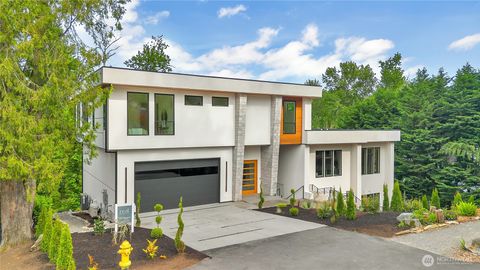 Photo of 3806 95th Avenue NE, Yarrow Point, WA 98004 (MLS # 2496189)