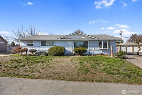 Photo of 1634 S Wallace Street, Moses Lake, WA 98837 (MLS # 2481773)
