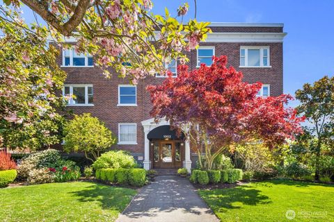 Photo of 1902 Bigelow Avenue N #304, Seattle, WA 98109 (MLS # 2514211)