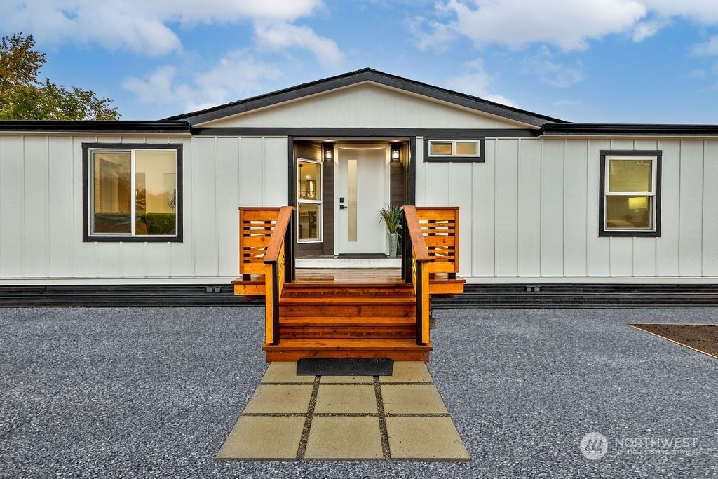 Photo of 734 Algona Boulevard, Algona, WA 98001 (MLS # 2014380)