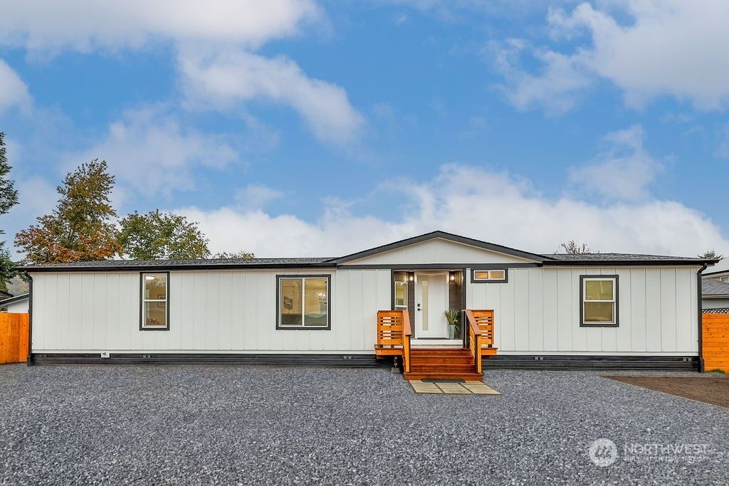Photo of 734 Algona Boulevard, Algona, WA 98001 (MLS # 2014380)