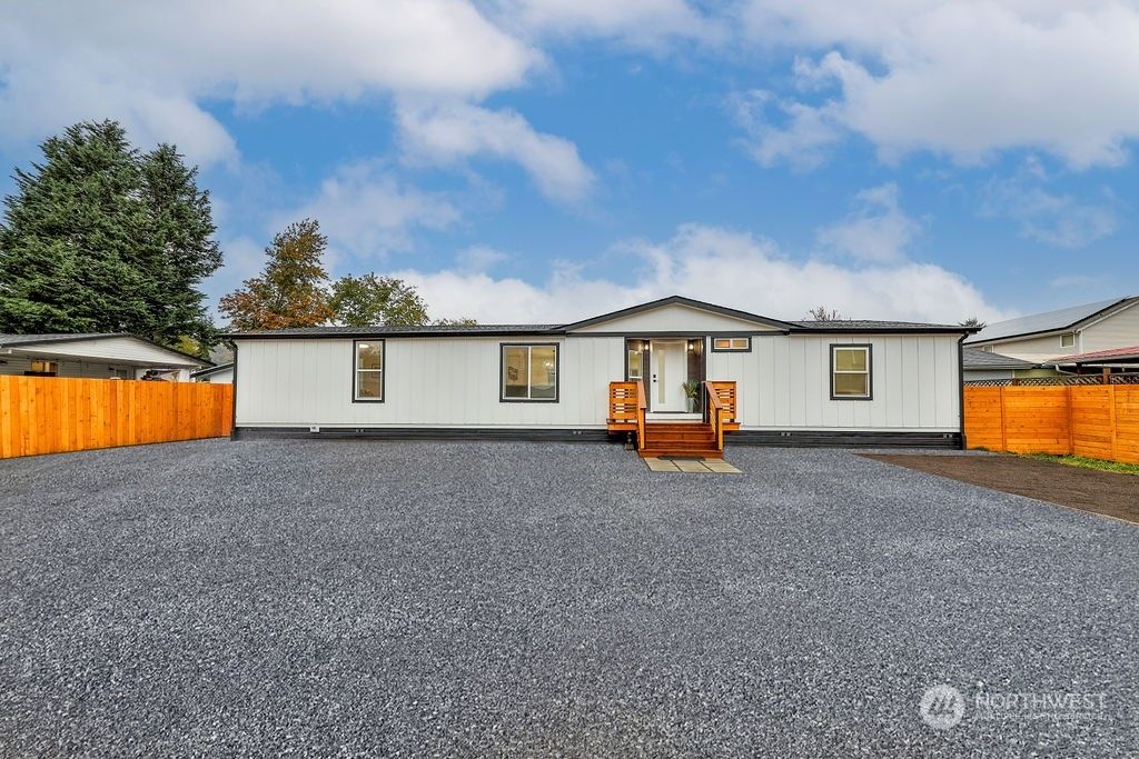Photo of 734 Algona Boulevard, Algona, WA 98001 (MLS # 2014380)