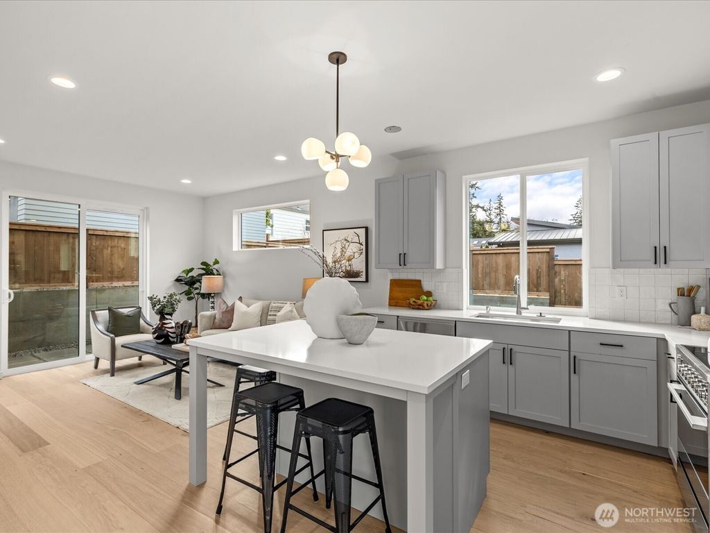 Photo of 1052 NE 98th Street #B, Seattle, WA 98115 (MLS # 2334030)