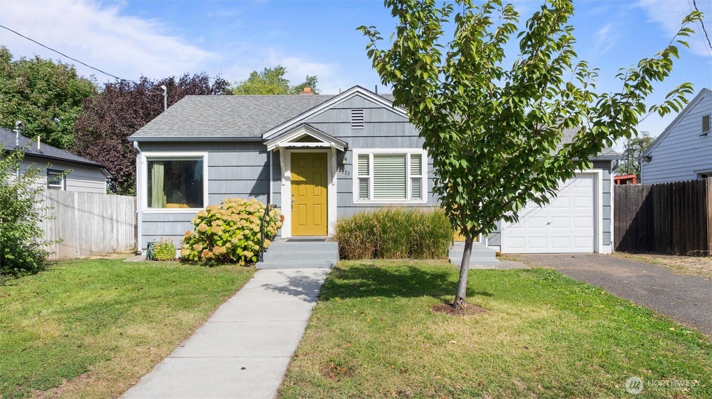 Photo of 1533 Defense Avenue, Walla Walla, WA 99362 (MLS # 2586565)