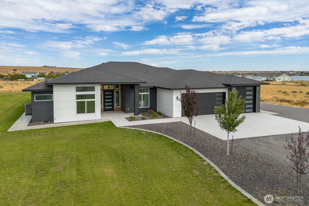 Photo of 6773 Road E.2 NE, Moses Lake, WA 98837 (MLS # 2467096)