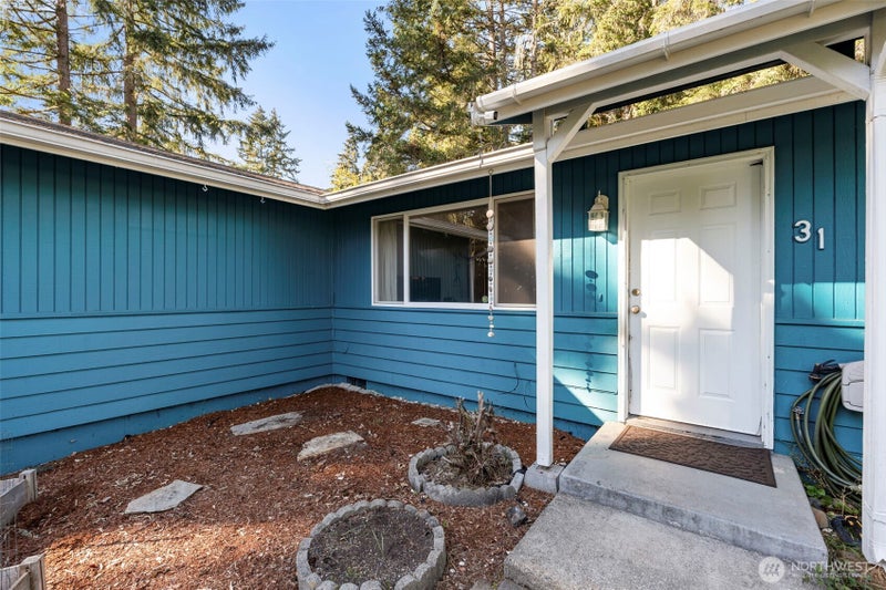 31 NE Rainbow Place S