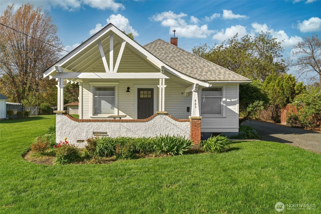 Photo of 965 E Alder Street, Walla Walla, WA 99362 (MLS # 2507425)