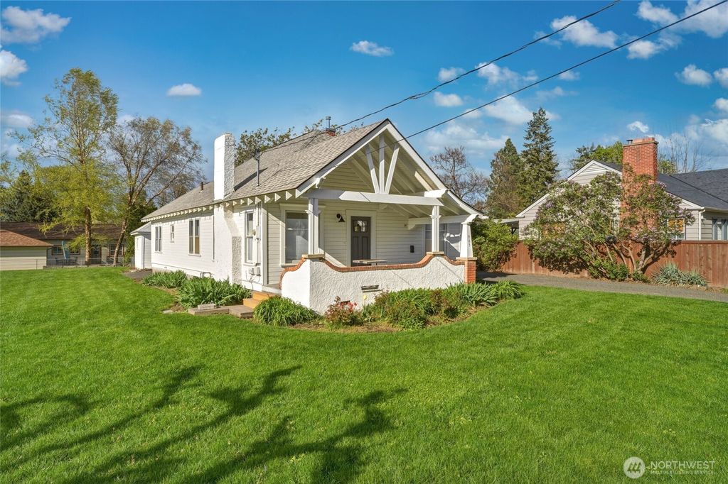 Photo of 965 E Alder Street, Walla Walla, WA 99362 (MLS # 2507425)