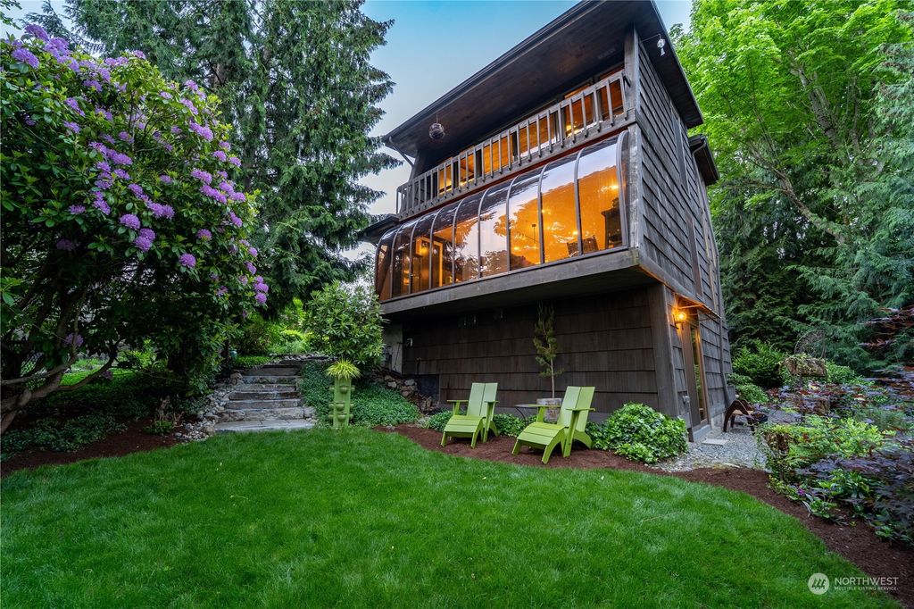 Photo of 13241 SE 43rd Street, Bellevue, WA 98006 (MLS # 2071899)