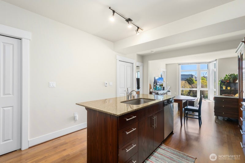699 John Street 516