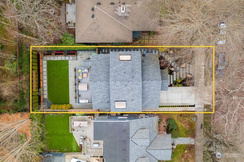Photo of 185 36th Avenue E, Seattle, WA 98112 (MLS # 2032503)