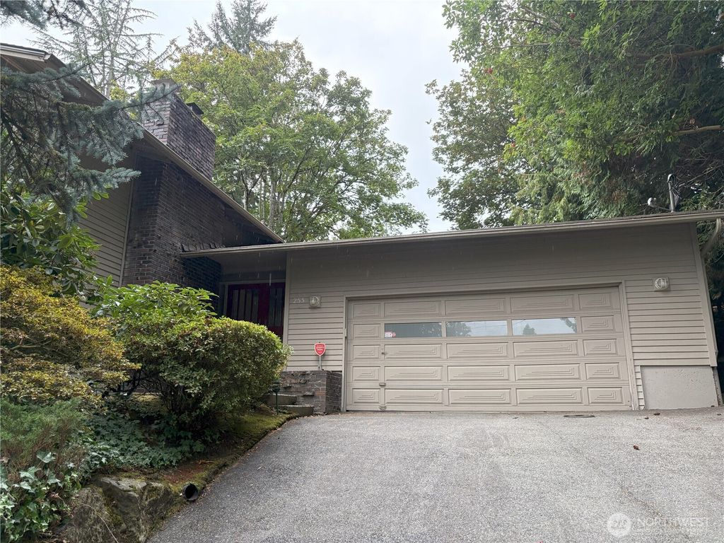 Photo of 253 129th Avenue NE, Bellevue, WA 98005 (MLS # 2443906)