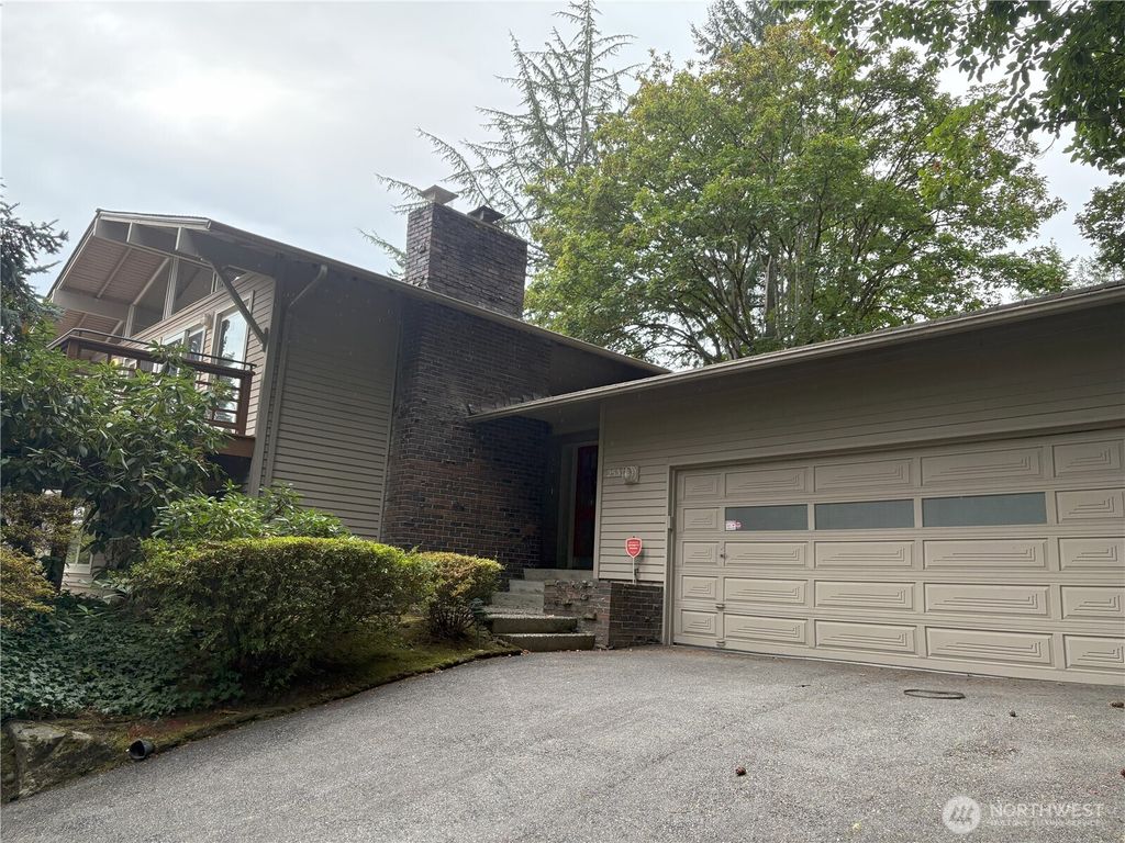 Photo of 253 129th Avenue NE, Bellevue, WA 98005 (MLS # 2443906)