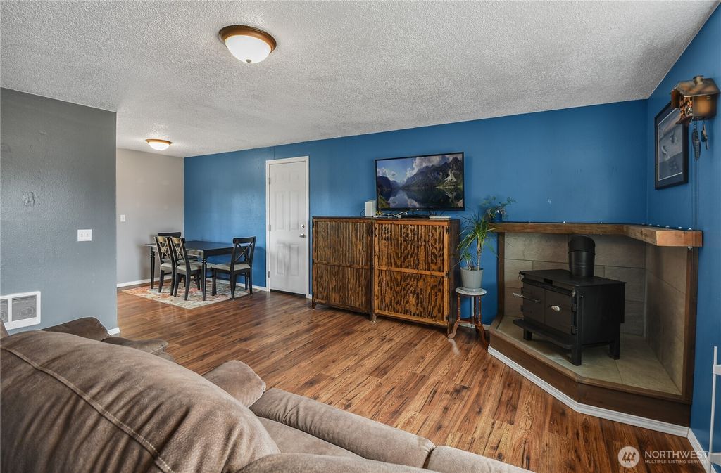 Photo of 21202 SE 414th Street, Enumclaw, WA 98022 (MLS # 2390370)