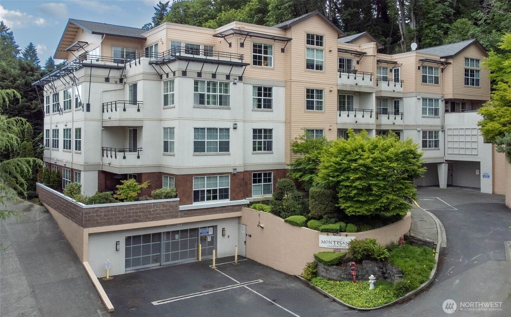 Photo of 7549 SE 29th Street #301, Mercer Island, WA 98040 (MLS # 2396776)