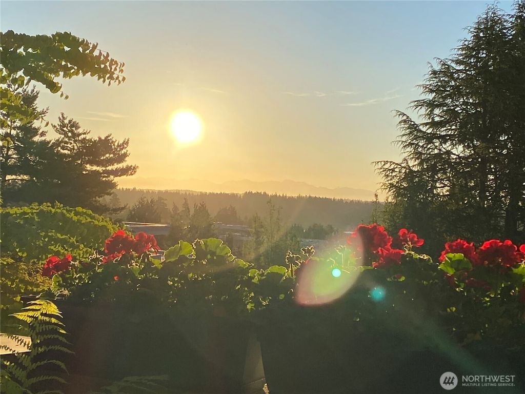 Photo of 7549 SE 29th Street #301, Mercer Island, WA 98040 (MLS # 2396776)