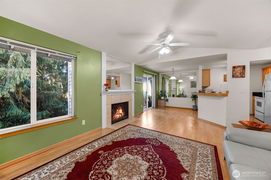 Photo of 1009 112th Street SE #B305, Everett, WA 98208 (MLS # 2437377)