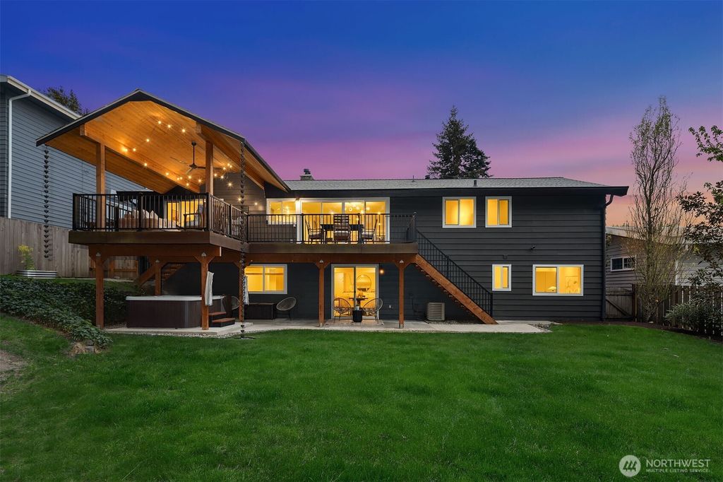 Photo of 15238 NE 3rd Place, Bellevue, WA 98007 (MLS # 2514985)