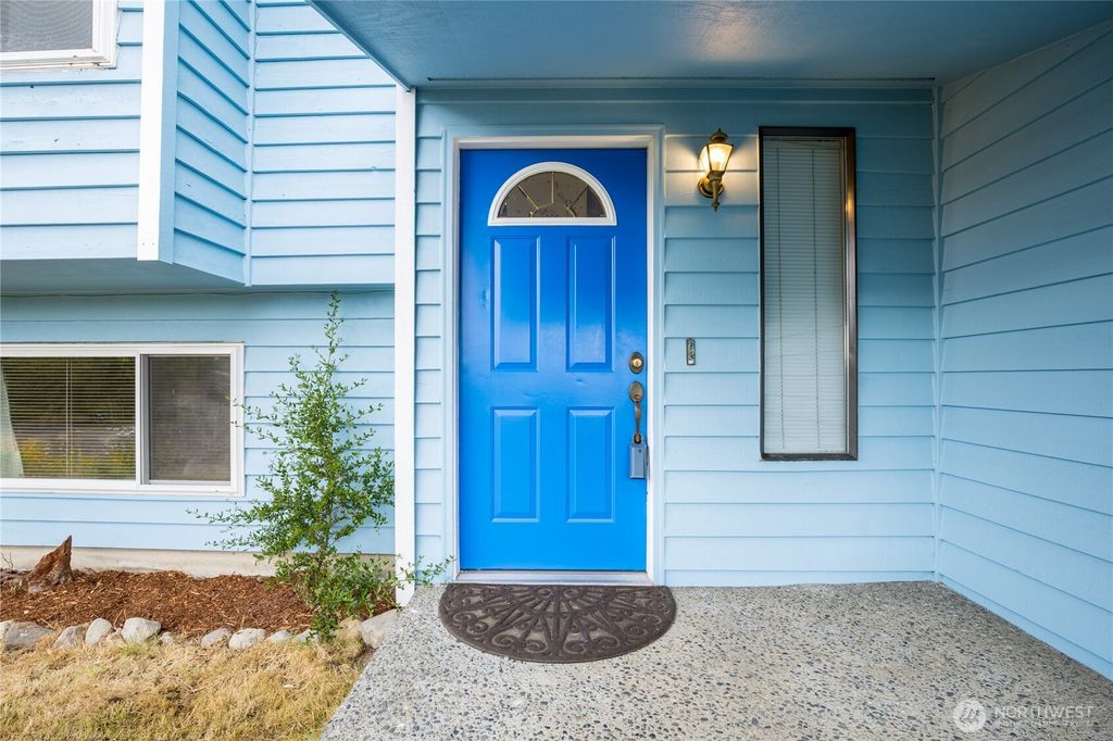 Photo of 6313 37th Place SE, Auburn, WA 98092 (MLS # 2397178)