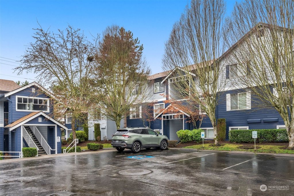 Photo of 10825 SE 200th Street #A201, Kent, WA 98031 (MLS # 2246694)