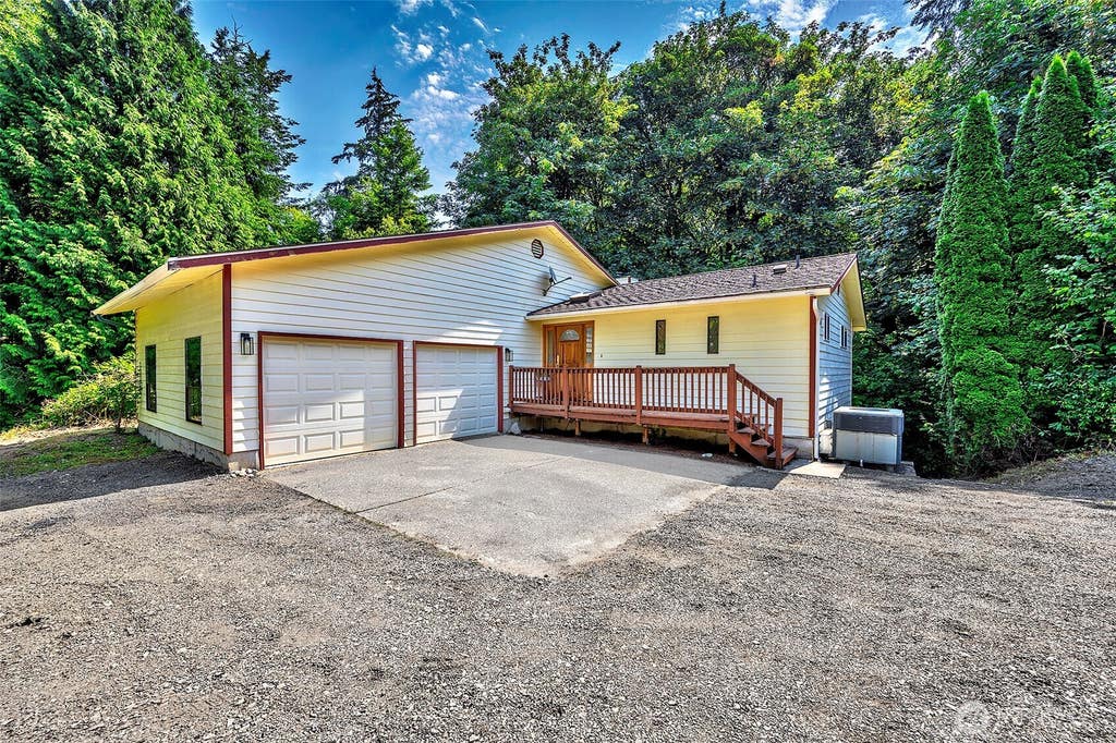Photo of 10110 175th Place SE, Snohomish, WA 98296 (MLS # 2557510)